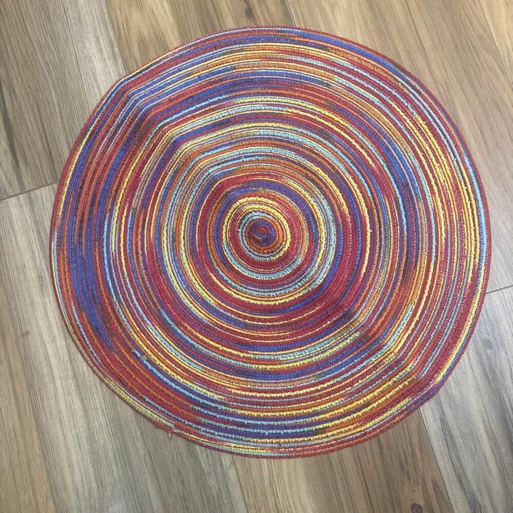 Round placemat with concentric circles in red, blue, and yellow #boho #circular